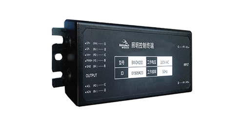 單/雙燈控制器，對所接負載（燈具）實現(xiàn)單獨送電與斷電操作、LED燈具無極調(diào)光、燈具電參量采集、燈桿監(jiān)測控制、遠程在線升級等功能。